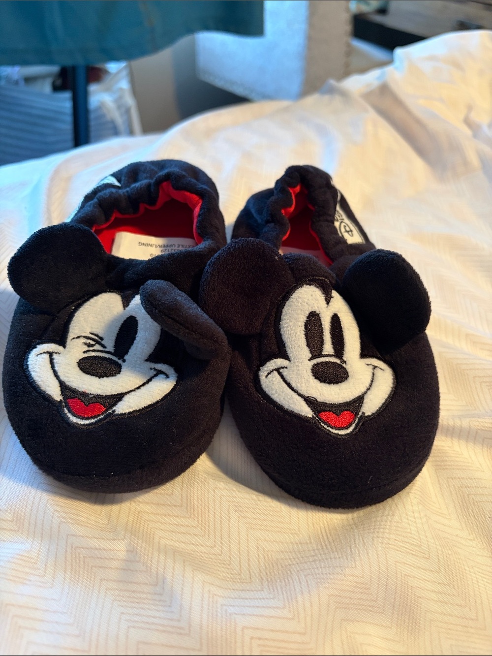 Kids Black Mickey Mouse Plush Slip-On Slippers - 7/8